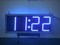 led sign μπλε ένδειξη ώρας από πλάνο κοντινό
